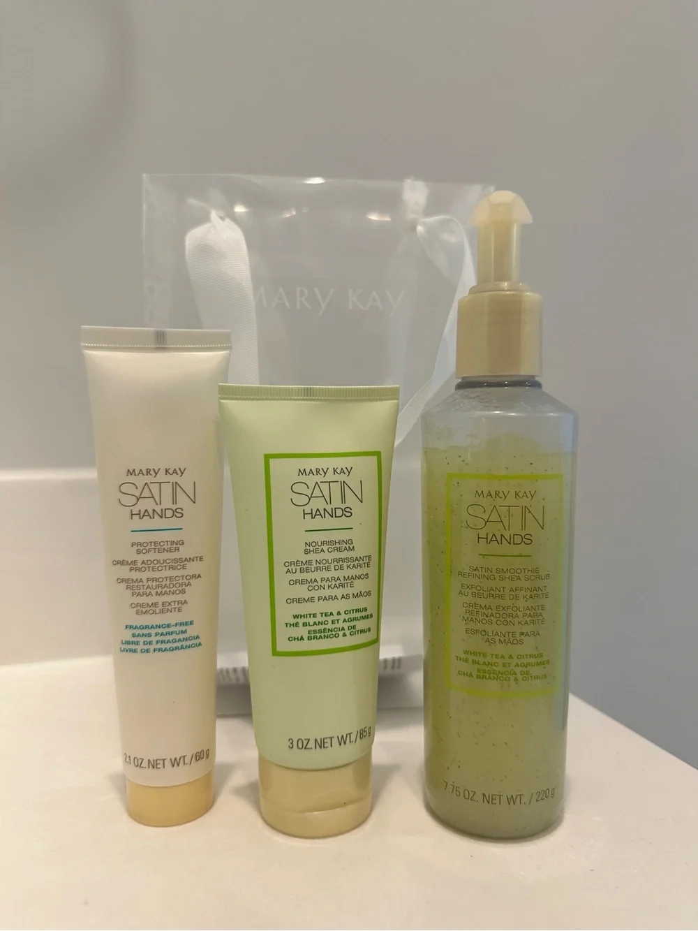 Mary Kay Satin Hands Set in Light Green & Cream